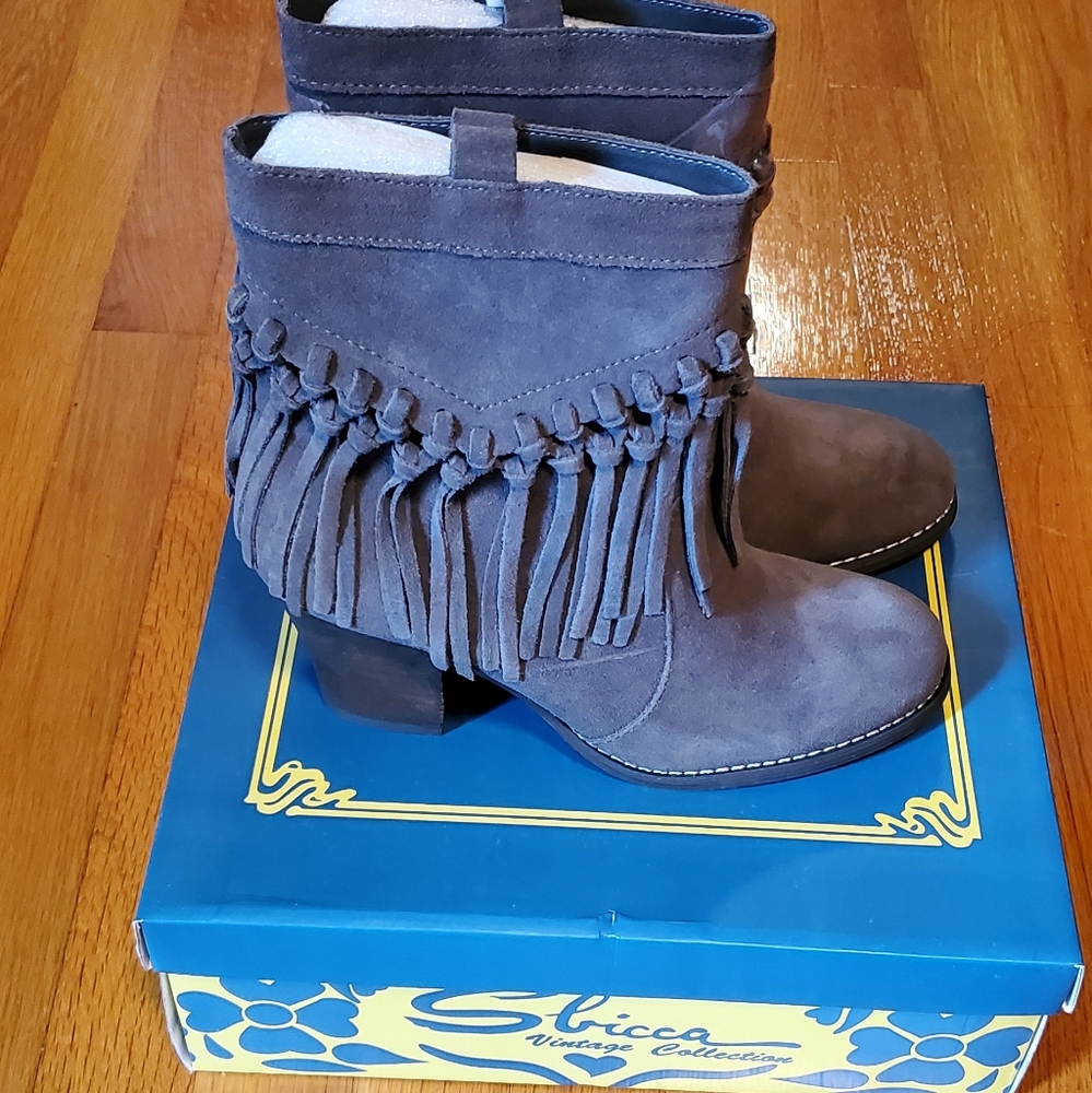 NEW Beautiful Dark Gray Fringed Suede Booties Sz8